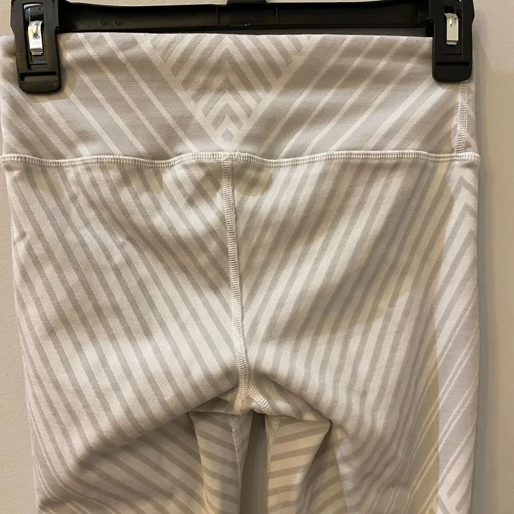 Alo Yoga Gray White Striped Leggings Women Size XS